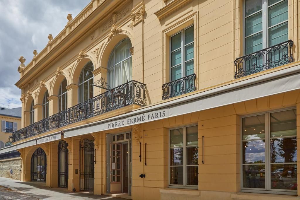 Hôtel Les Lumières – Relais & Châteaux: Discover the Epitome of Luxury in Versailles