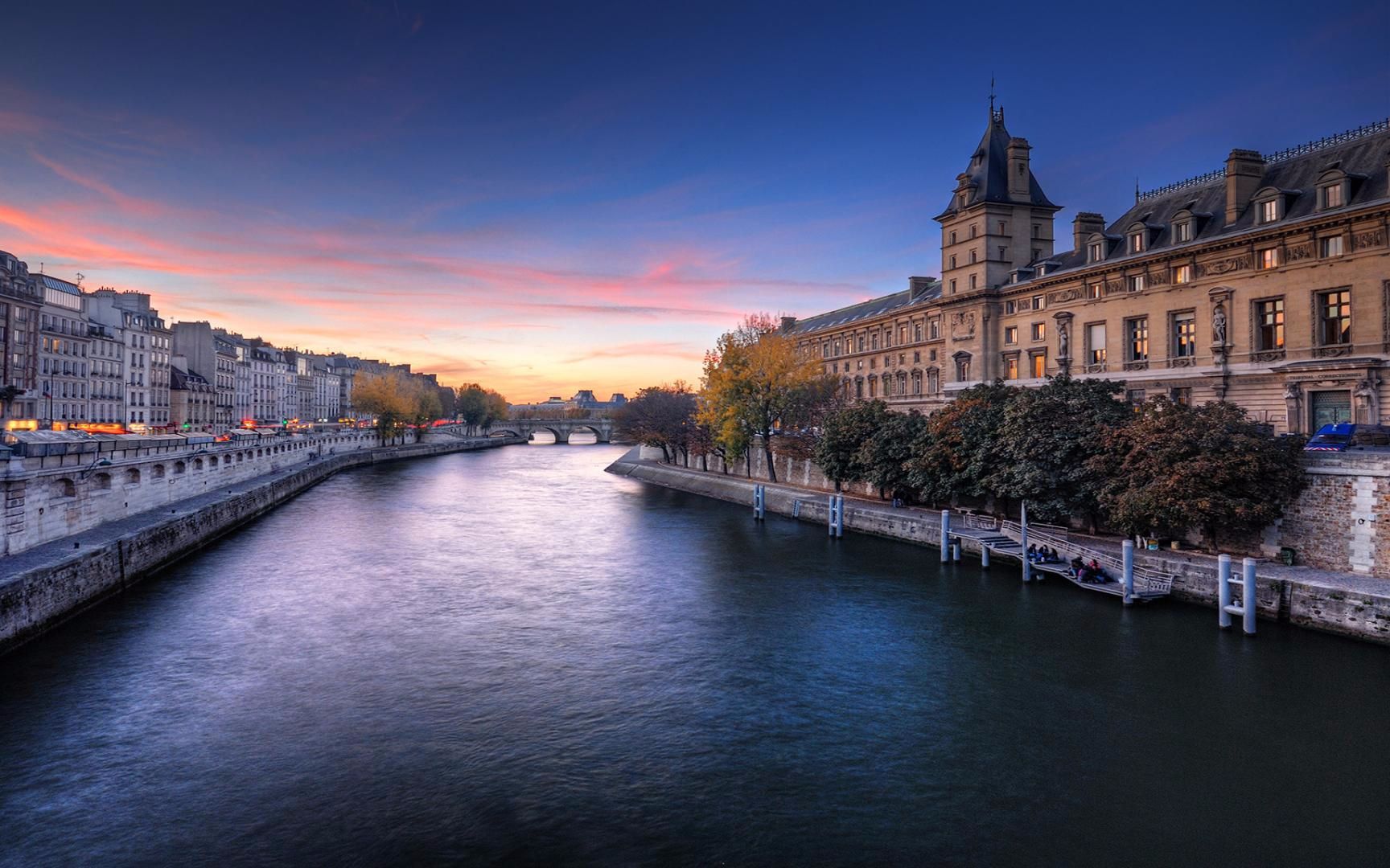 Sông Seine: Discovering the Heart of Paris from its Majestic River