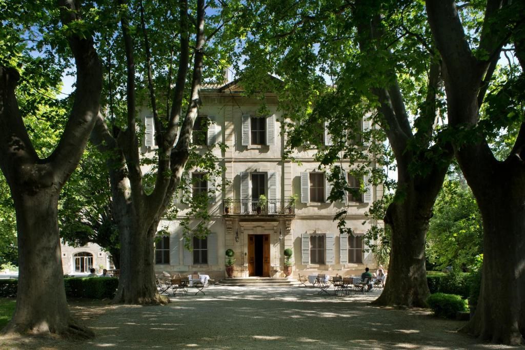 Hotel Château Des Alpilles: Your Ultimate Getaway Destination in the Heart of Provence