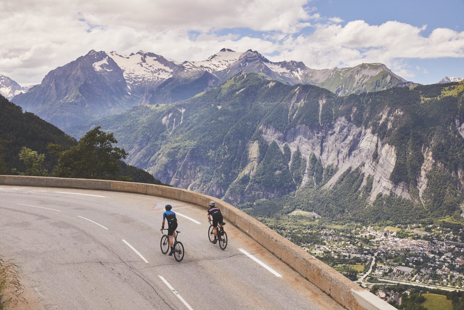 Alpe d’Huez: The Ultimate Alpine Adventure You Can’t Miss