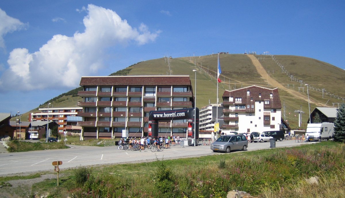 Alpe d’Huez: The Ultimate Alpine Adventure You Can’t Miss