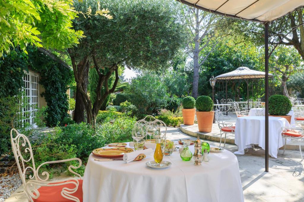 Auberge de Cassagne &#038; Spa: Your Ultimate Provence Escape Awaits, Fam!