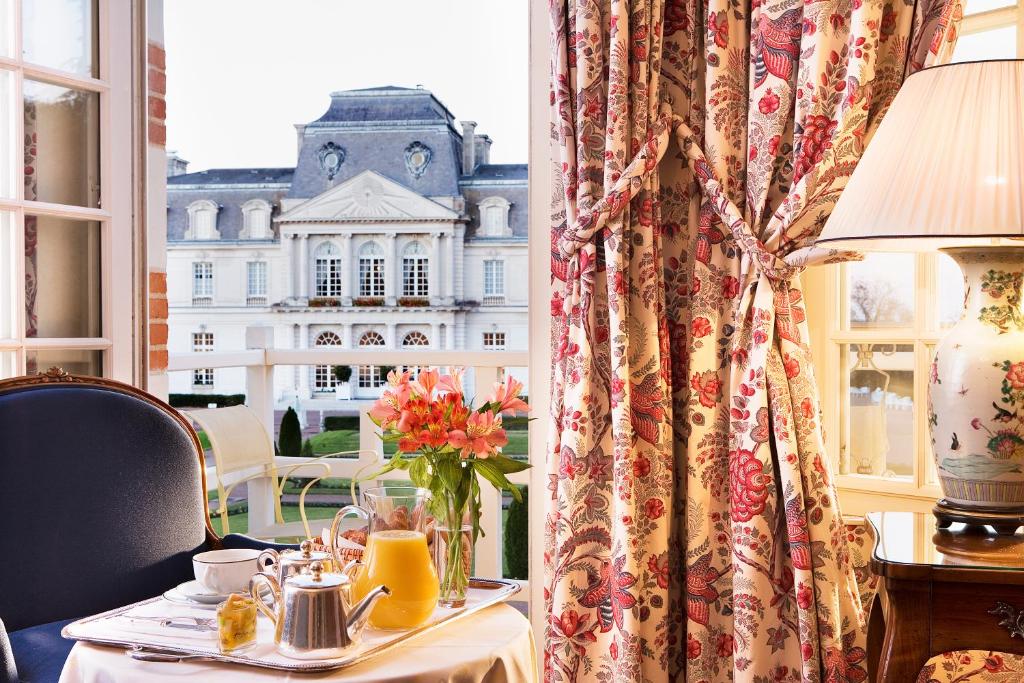 Château D&#8217;Artigny: Slay Your Stay at This French Castle Vibe