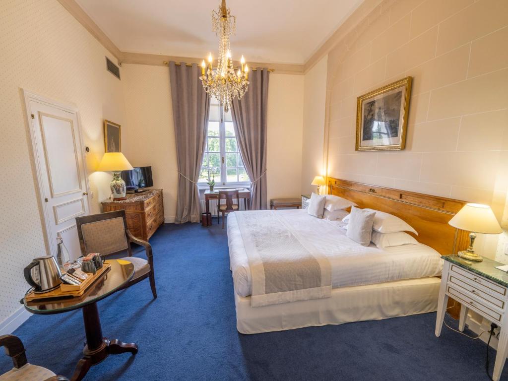 Château D&#8217;Artigny: Slay Your Stay at This French Castle Vibe