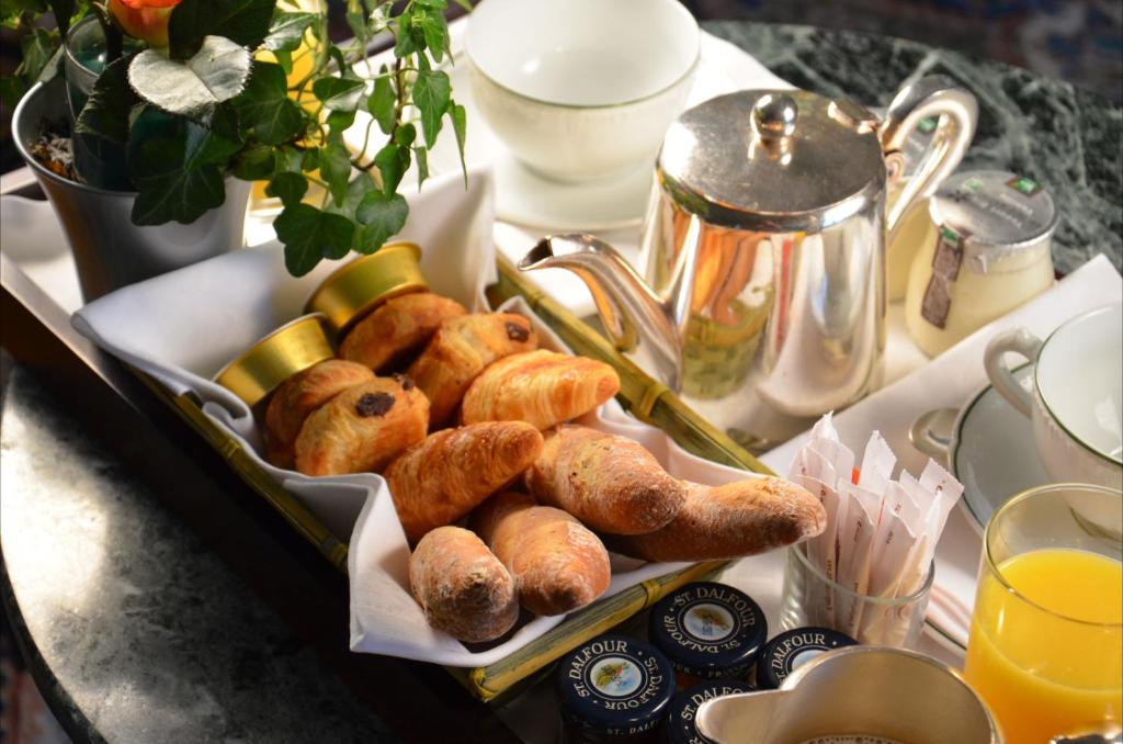 Château D&#8217;Artigny: Slay Your Stay at This French Castle Vibe