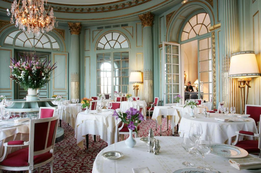 Château D&#8217;Artigny: Slay Your Stay at This French Castle Vibe
