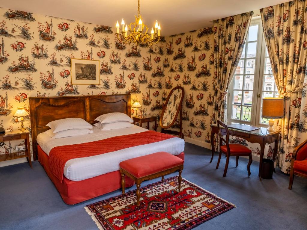 Château D&#8217;Artigny: Slay Your Stay at This French Castle Vibe