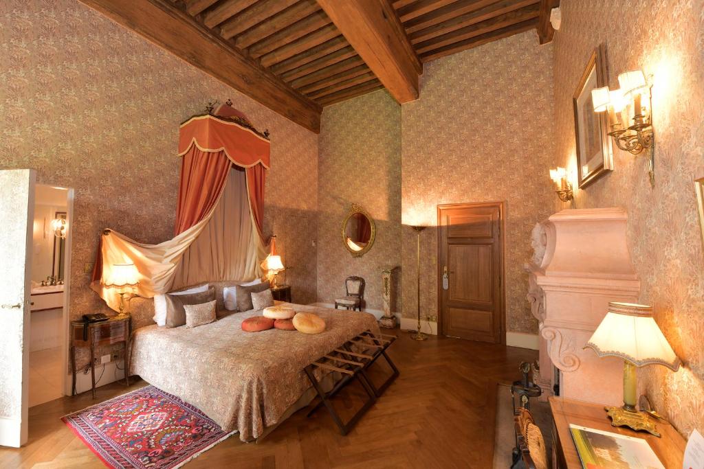 Château de Vault de Lugny: Discover a Luxurious Escape to French Elegance