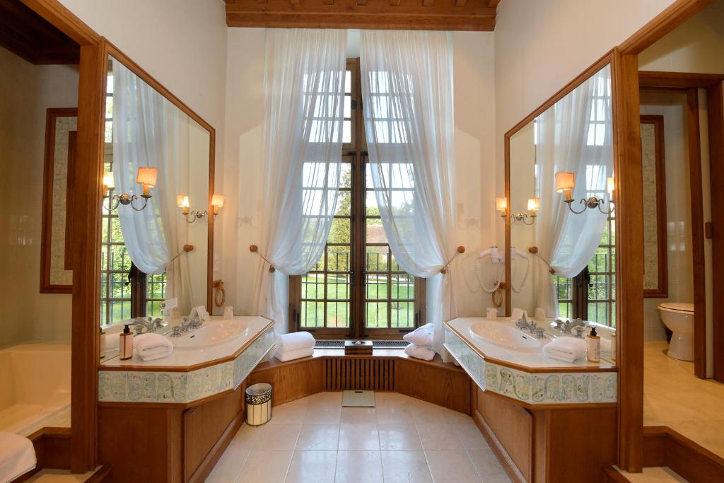 Château de Vault de Lugny: Discover a Luxurious Escape to French Elegance