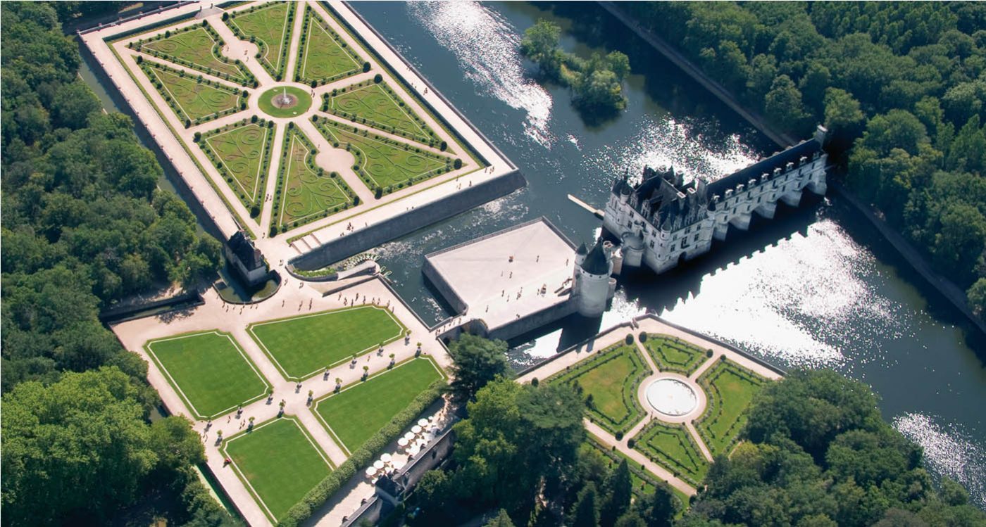 Chenonceau: The Castle That Defines Elegance in the Loire Valley