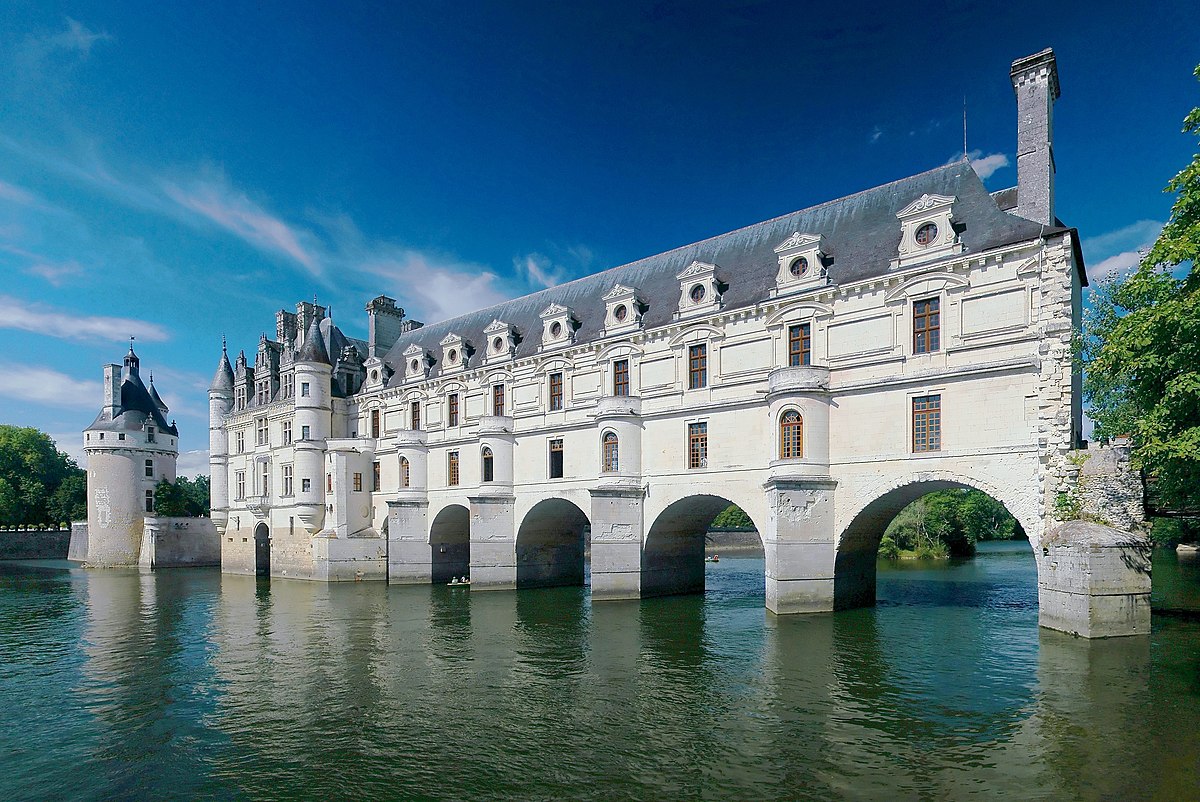 Chenonceau: The Castle That Defines Elegance in the Loire Valley