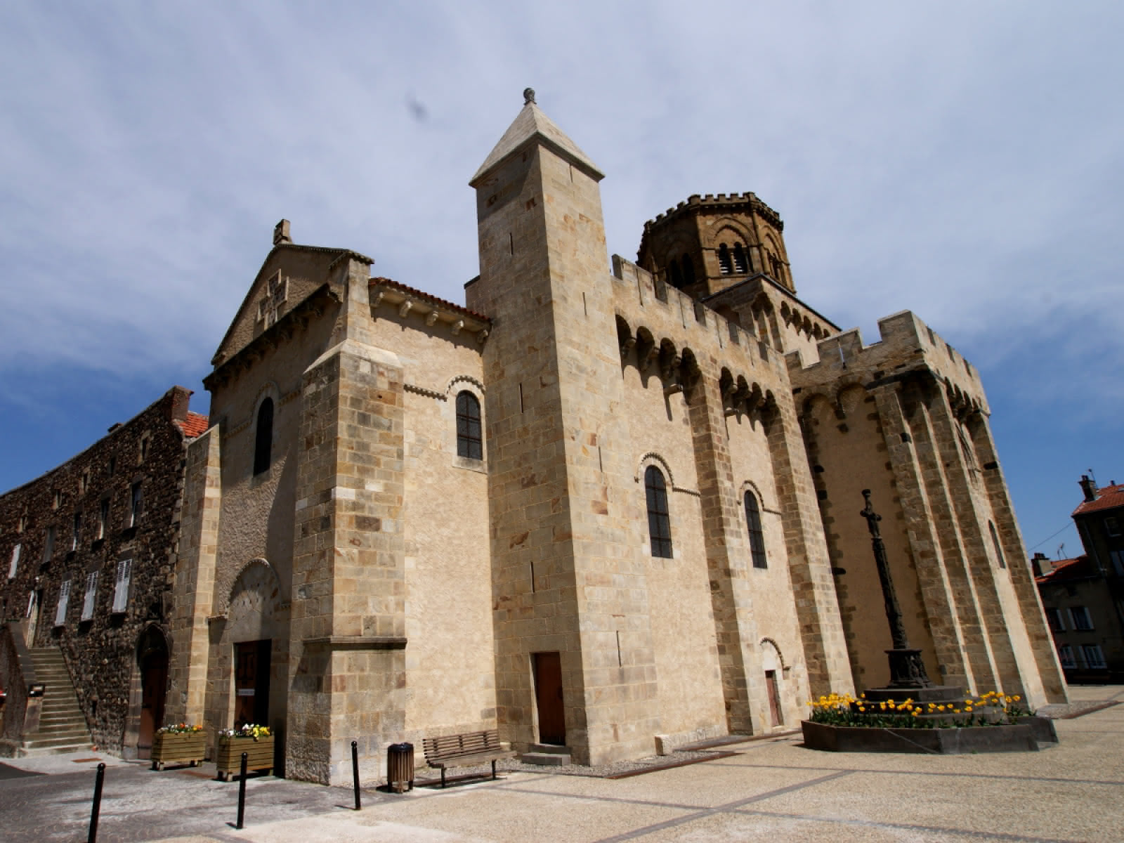 Cognac: The Ultimate Guide to Exploring the Heart of France&#8217;s Distilling Legacy