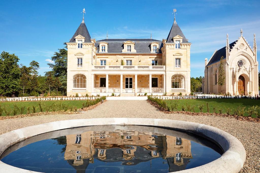 Discover the Charm of Château Léognan, Domaine Viticole &#8211; Proche Bordeaux: A Luxurious Stay Awaits