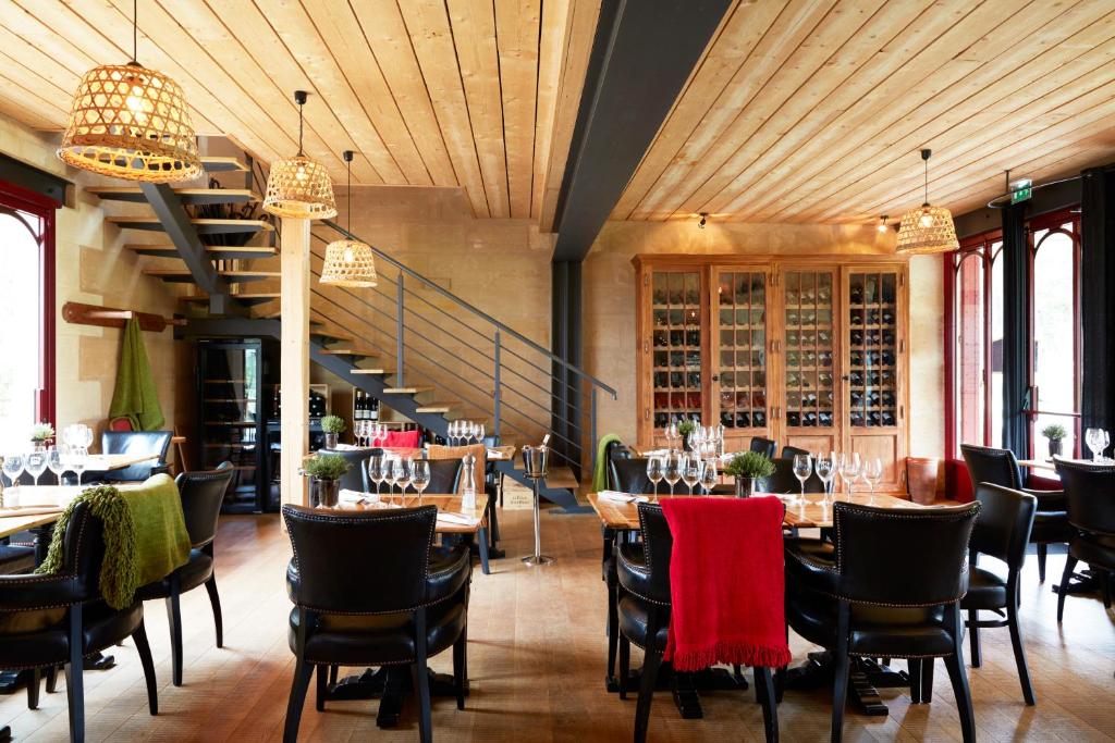 Discover the Charm of Château Léognan, Domaine Viticole &#8211; Proche Bordeaux: A Luxurious Stay Awaits