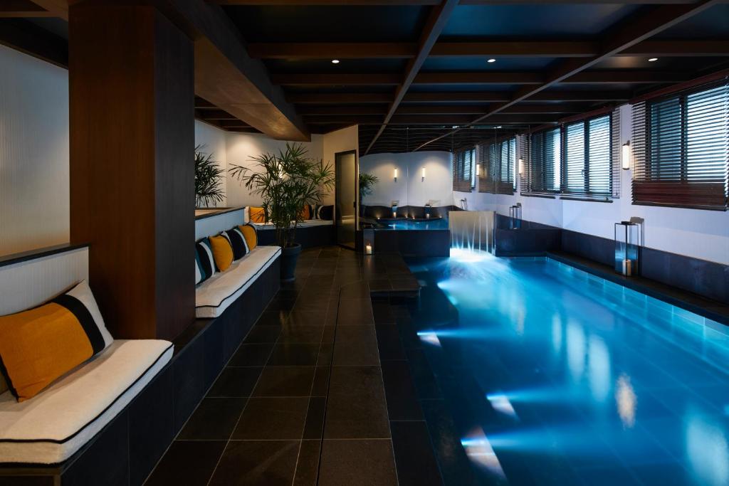 Discover the Ultimate Luxury at Le Roch Hotel &#038; Spa: A Parisian Gem