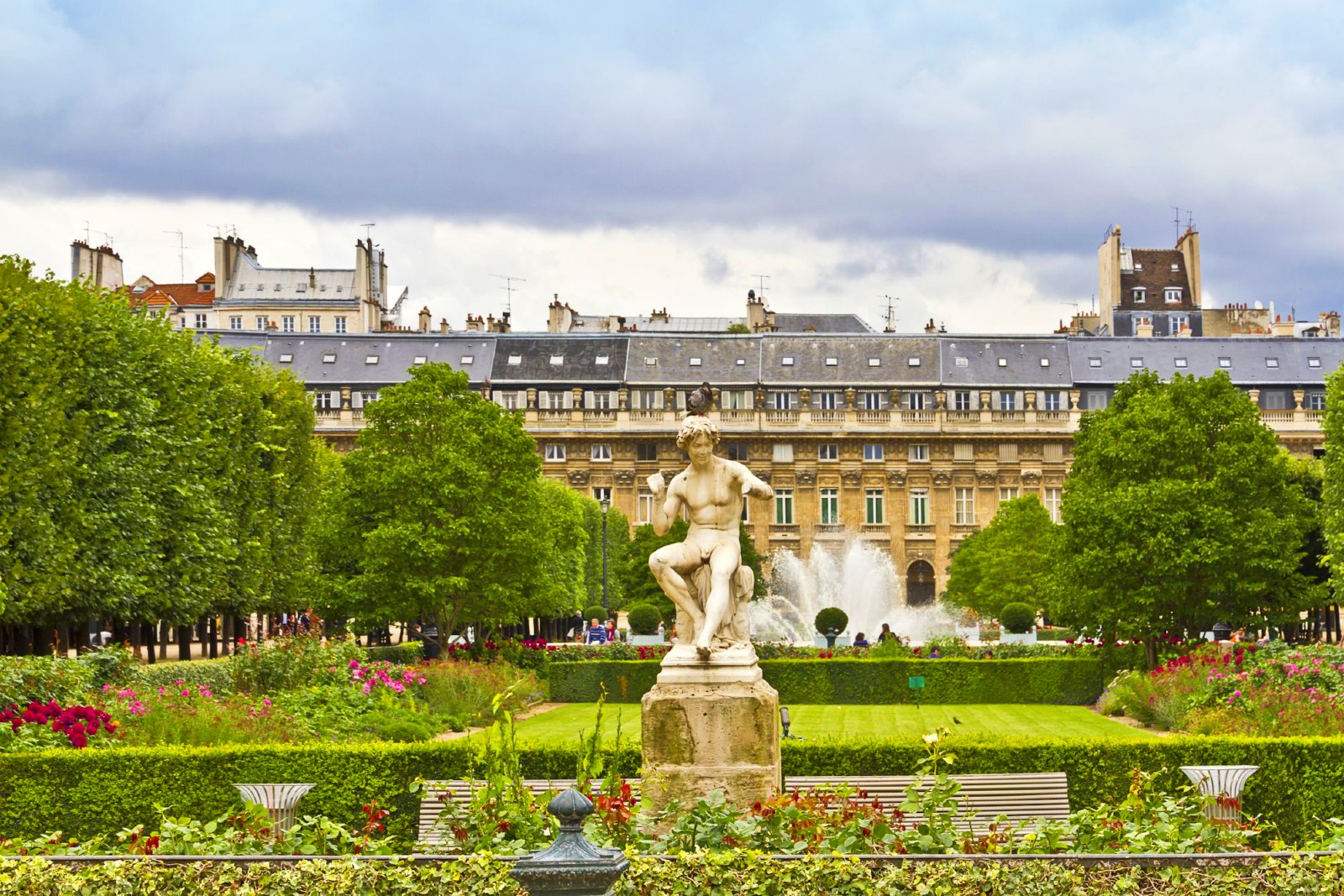 Discover the Ultimate Luxury at Le Roch Hotel &#038; Spa: A Parisian Gem