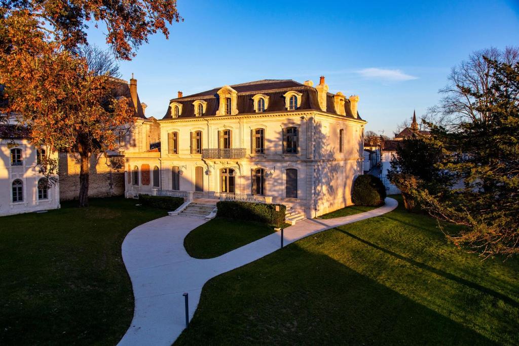 Hôtel Chais Monnet &#038; Spa: A Luxurious Stay You Can’t Miss!