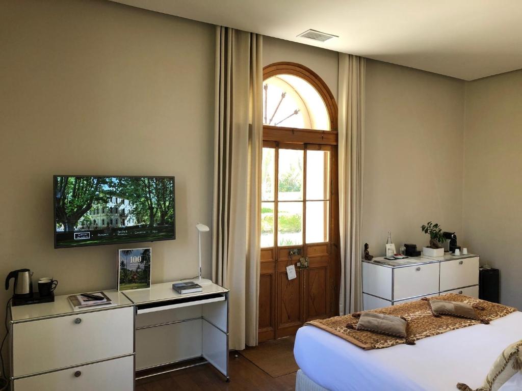 Hotel Château Des Alpilles: Your Ultimate Getaway Destination in the Heart of Provence