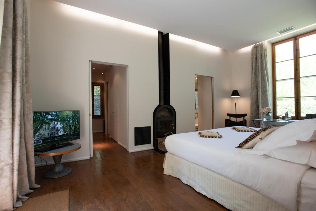 Hotel Château Des Alpilles: Your Ultimate Getaway Destination in the Heart of Provence