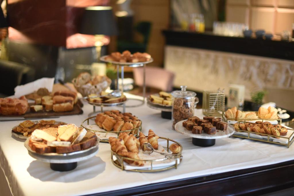 Hôtel de Berri Champs-Élysées, a Luxury Collection Hotel: A Parisian Dream Awaits You