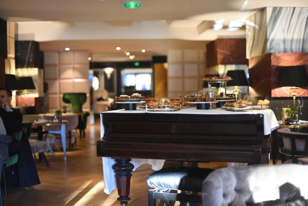 Hôtel de Berri Champs-Élysées, a Luxury Collection Hotel: A Parisian Dream Awaits You