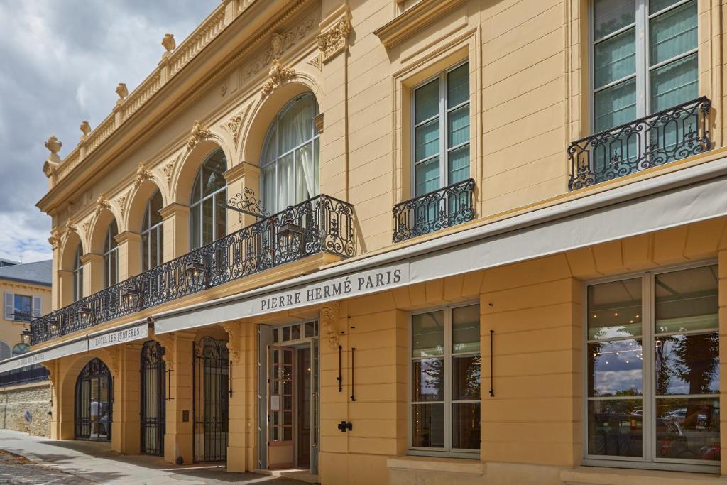 Hôtel Les Lumières &#8211; Relais &#038; Châteaux: Discover the Epitome of Luxury in Versailles