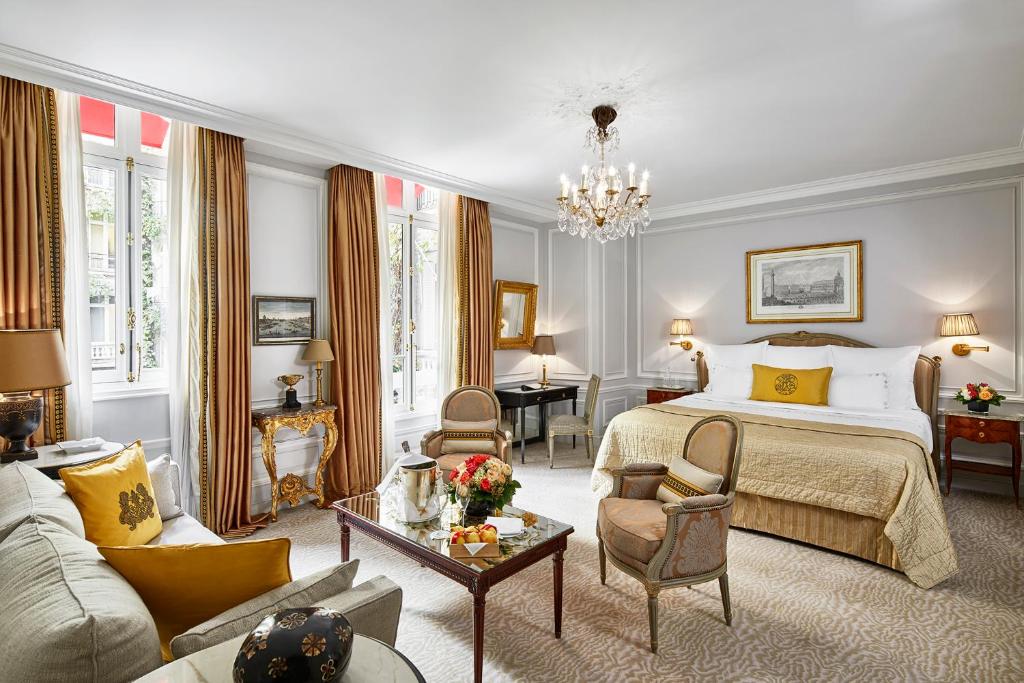 Hôtel Plaza Athénée &#8211; Dorchester Collection: Discover Paris Luxury at Its Finest