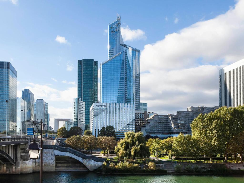 La Défense: Paris&#8217; Hidden Urban Jewel You Have to Explore