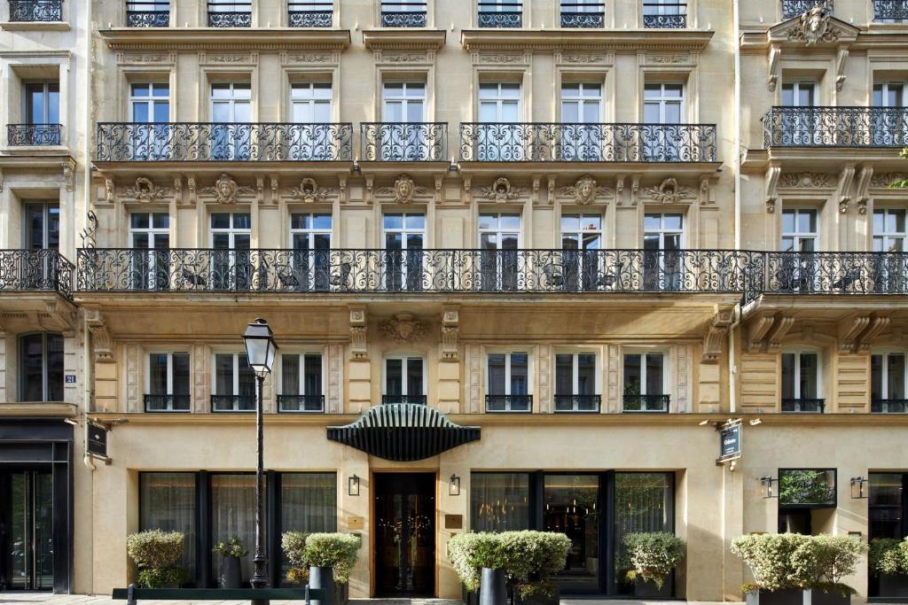 Maison Albar &#8211; Le Pont-Neuf: Discover the Luxury and Comfort of Parisian Hospitality