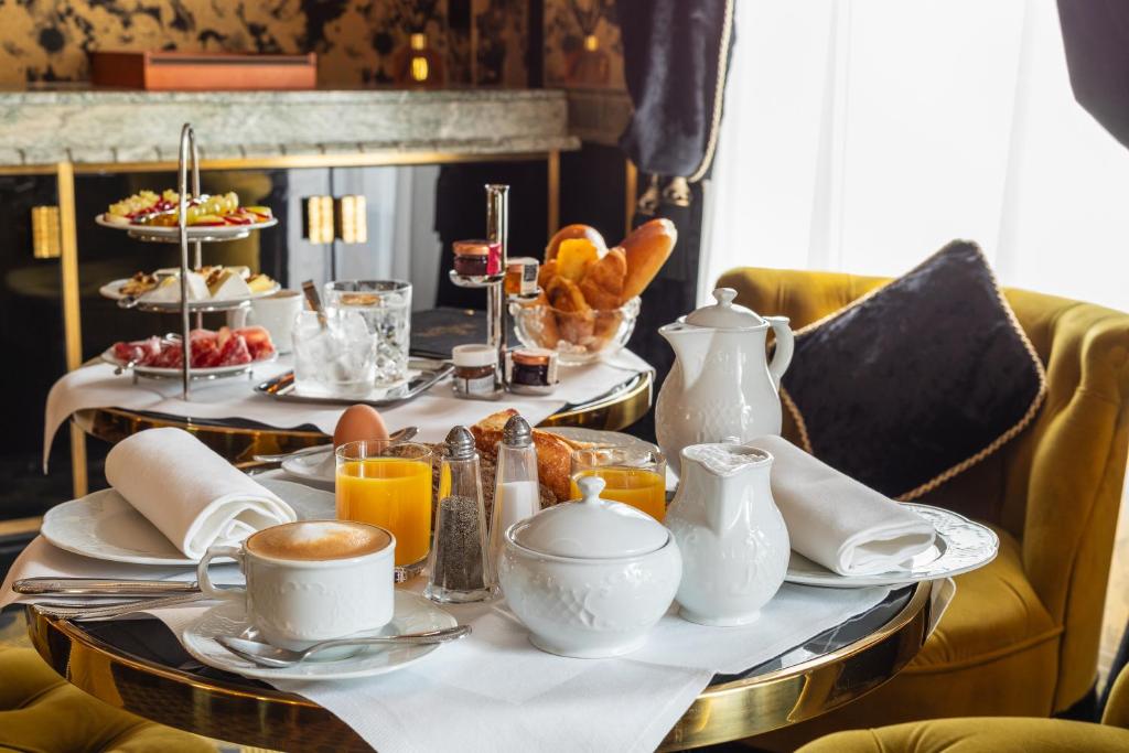 Manolita Paris: A Hidden Gem in the Heart of Paris That You Can&#8217;t Miss