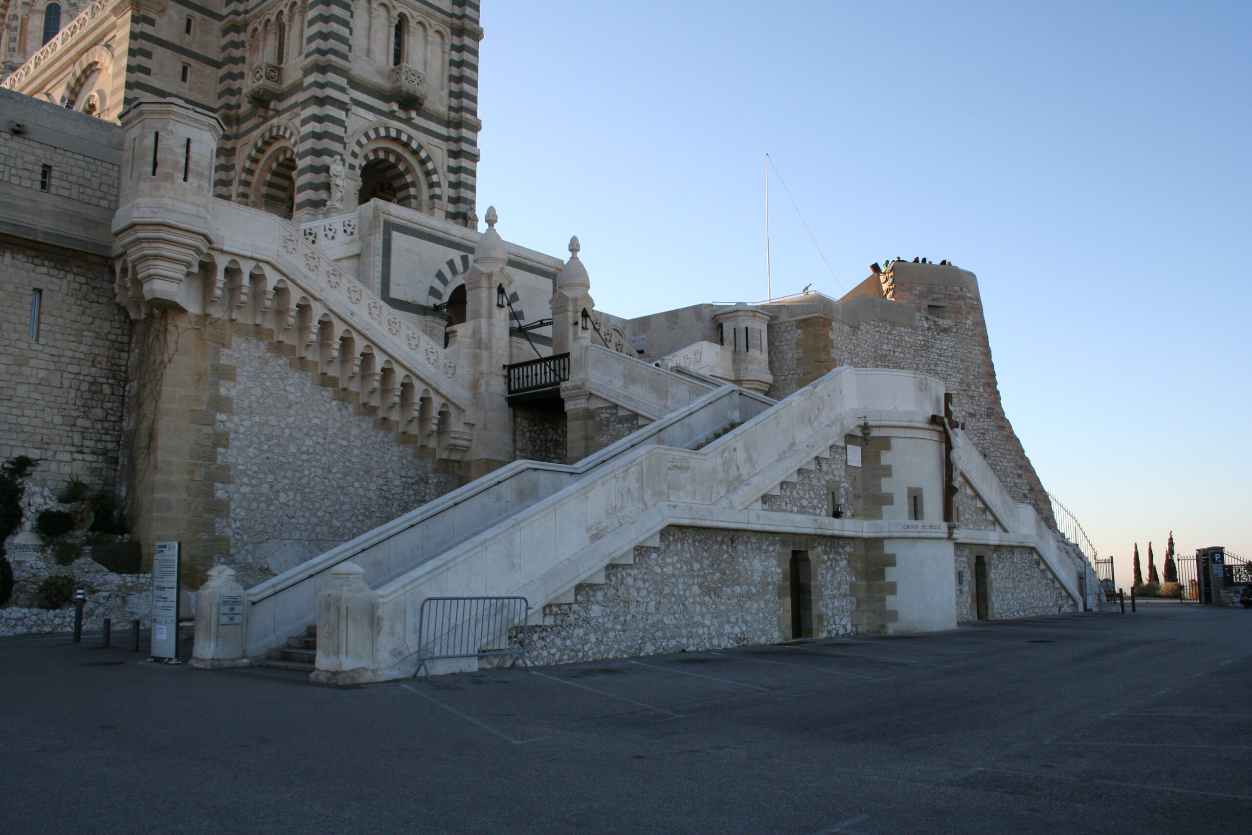 Notre-Dame de la Garde: The Majestic Landmark Overlooking Marseille