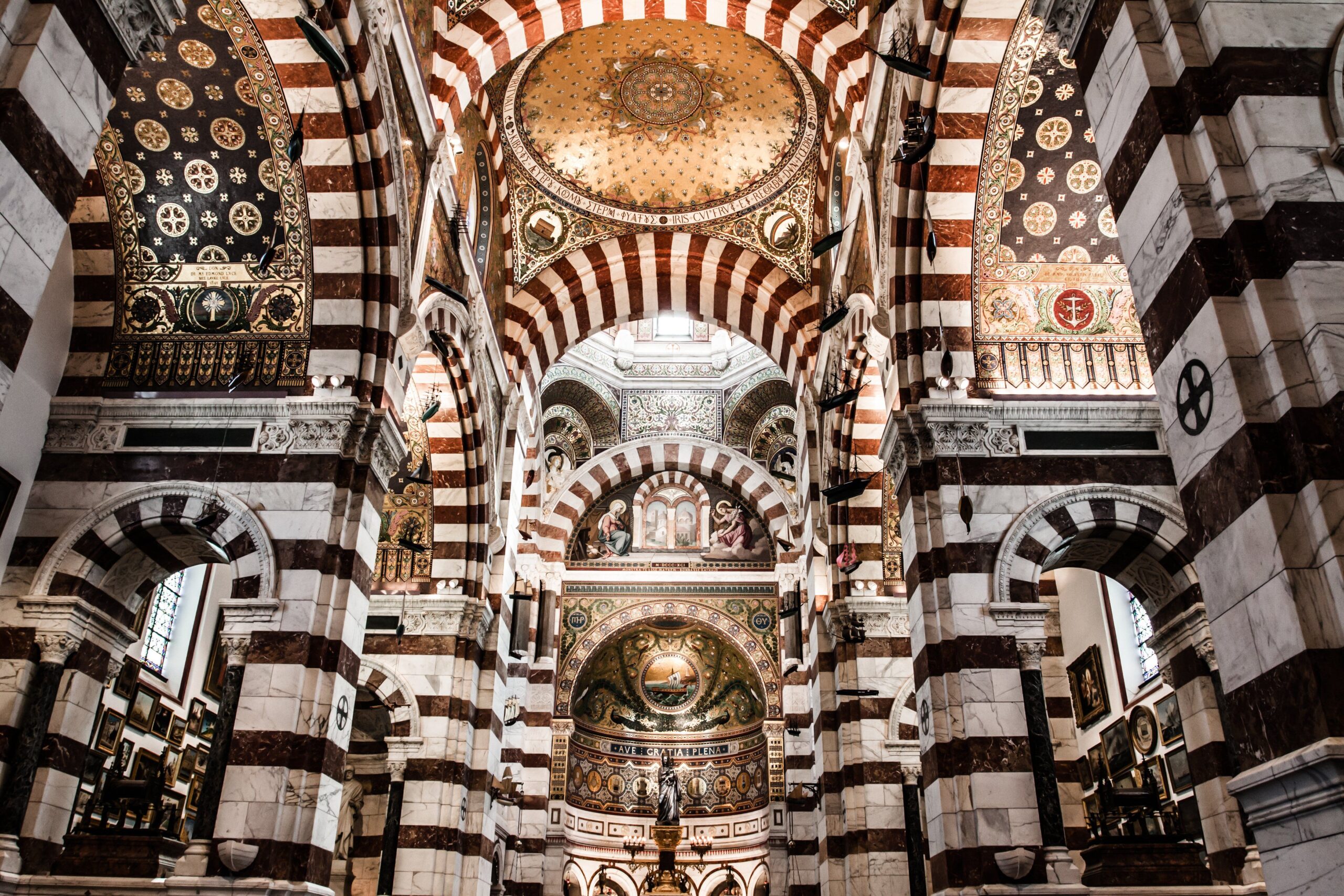 Notre-Dame de la Garde: The Majestic Landmark Overlooking Marseille