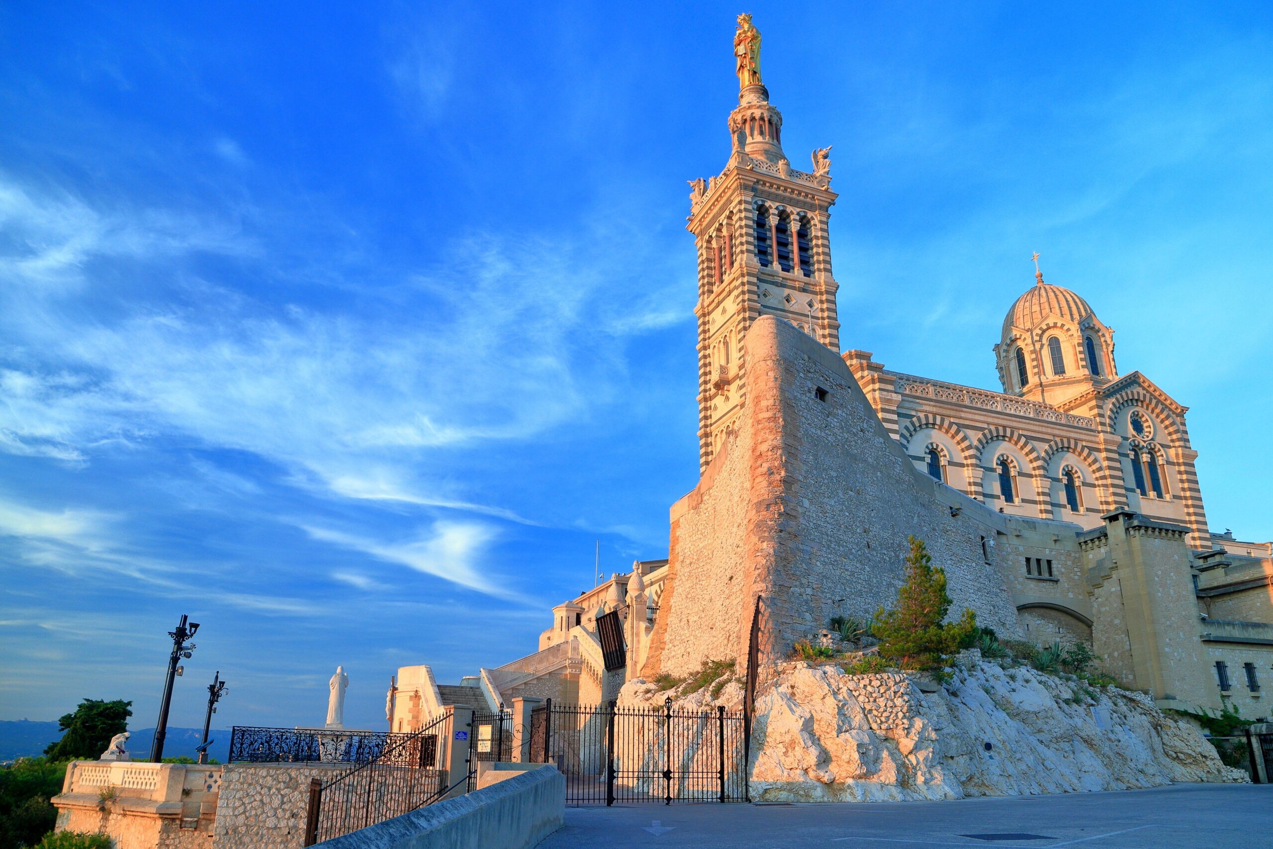 Notre-Dame de la Garde: The Majestic Landmark Overlooking Marseille