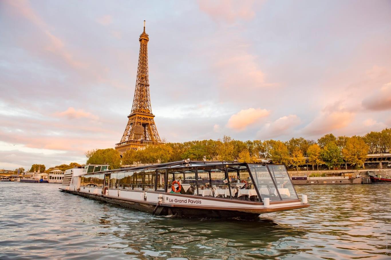 Sông Seine: Discovering the Heart of Paris from its Majestic River