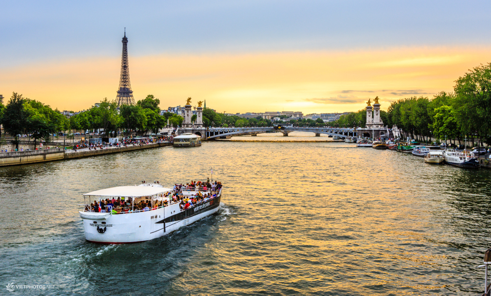 Sông Seine: Discovering the Heart of Paris from its Majestic River