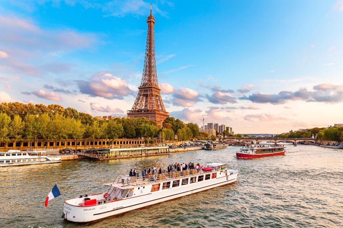 Sông Seine: Discovering the Heart of Paris from its Majestic River