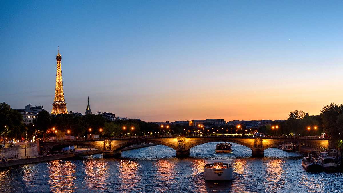 Sông Seine: Discovering the Heart of Paris from its Majestic River