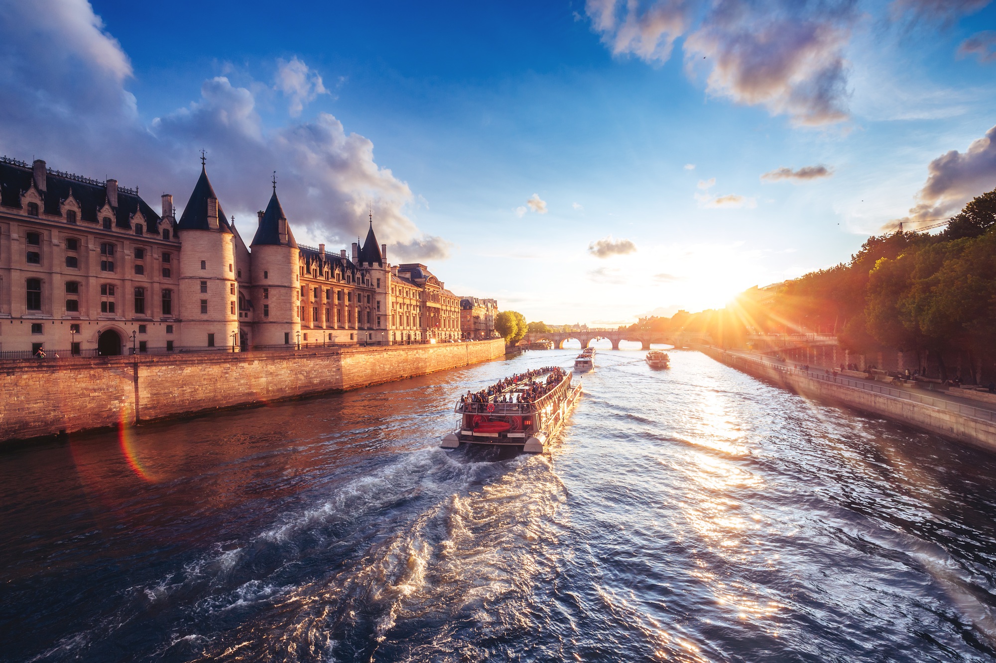 Sông Seine: Discovering the Heart of Paris from its Majestic River